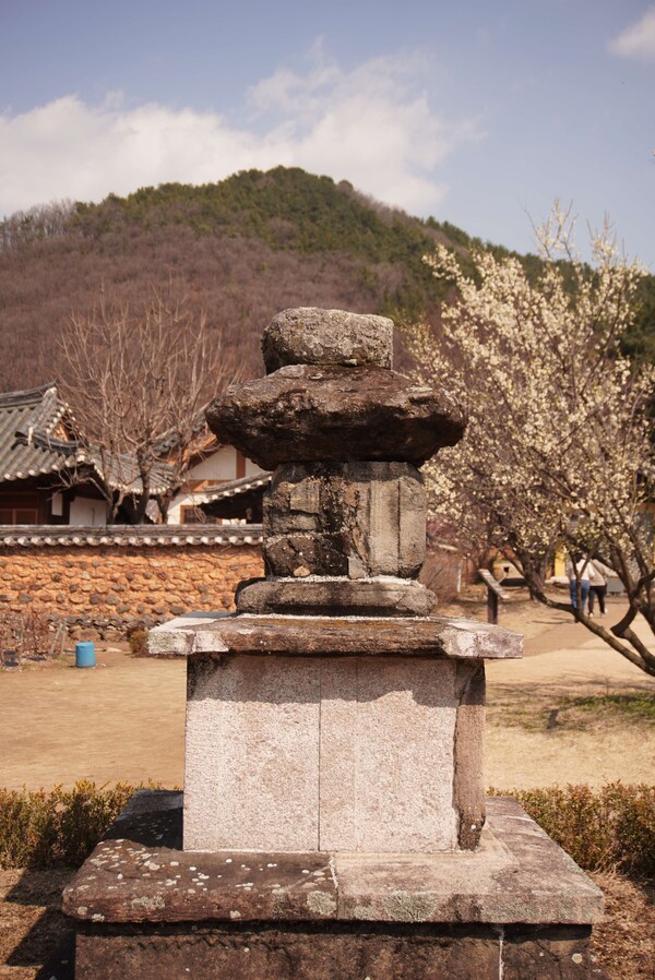 ▲ 옛 인흥사의 터를 알려주는 석탑이다.